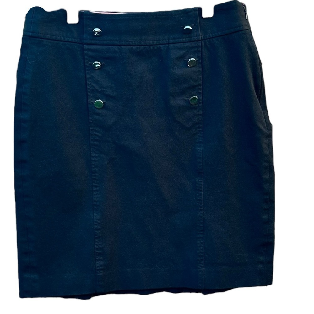 Banana Republic women's size 4 black skirt with buttons on front